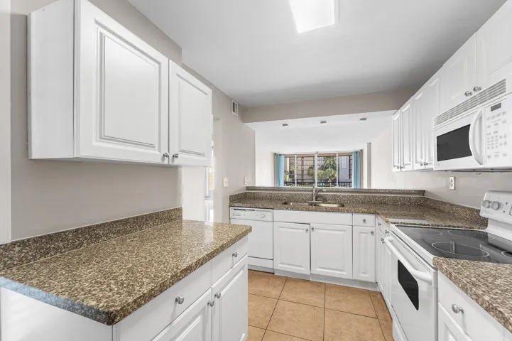015-10RoyalPalmWay-203-BocaRaton-FL-3343