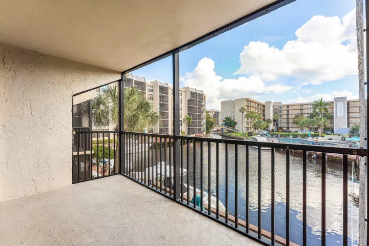 023-10RoyalPalmWay-203-BocaRaton-FL-3343