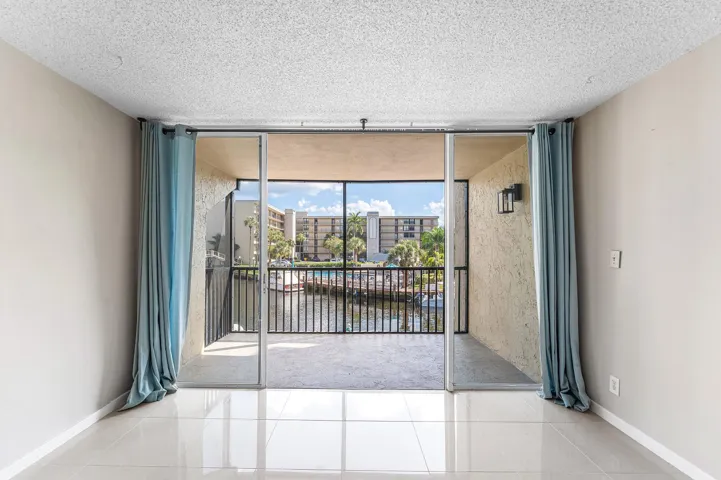016-10RoyalPalmWay-203-BocaRaton-FL-3343