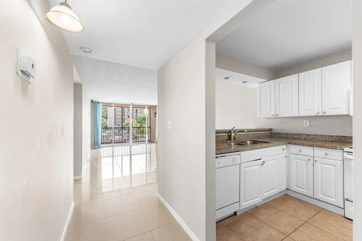 012-10RoyalPalmWay-203-BocaRaton-FL-3343