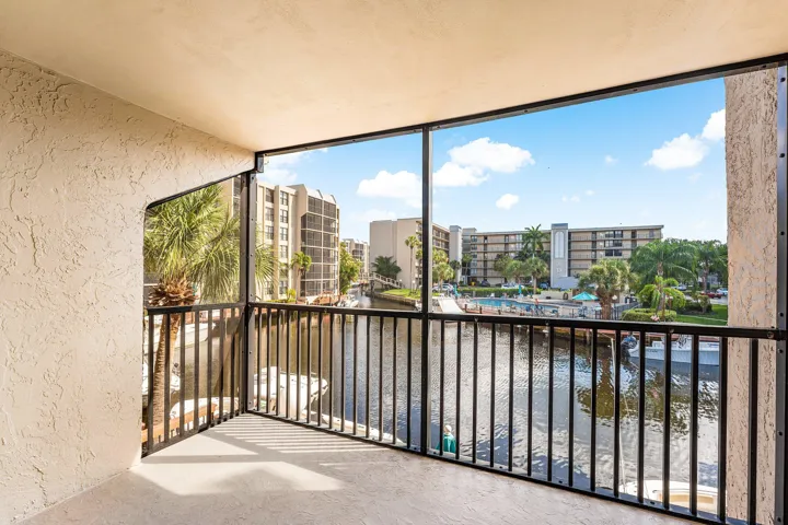 025-10RoyalPalmWay-203-BocaRaton-FL-3343