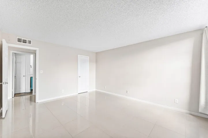 018-10RoyalPalmWay-203-BocaRaton-FL-3343