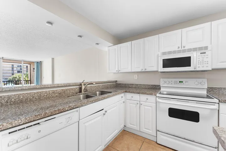 013-10RoyalPalmWay-203-BocaRaton-FL-3343