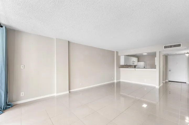 011-10RoyalPalmWay-203-BocaRaton-FL-3343