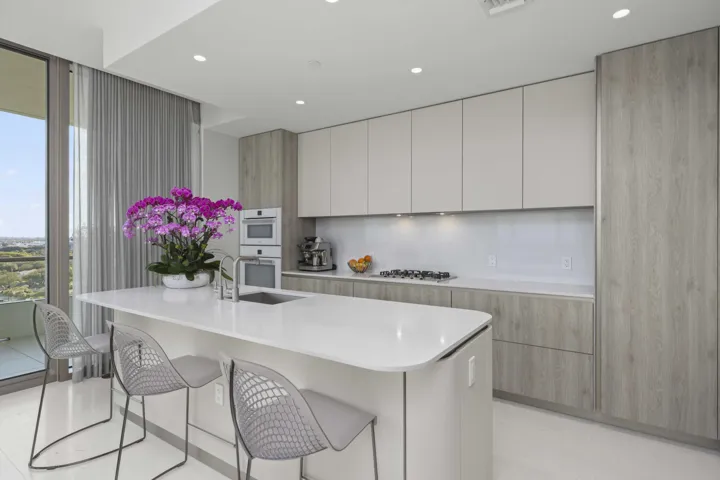 8 - Kitchen