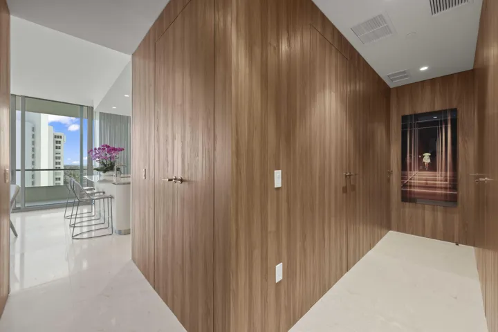 15 - Entry Hallway