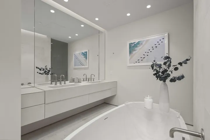 25 - Primary Bathroom