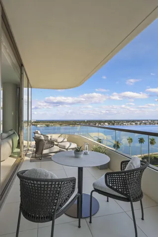 9 - Balcony