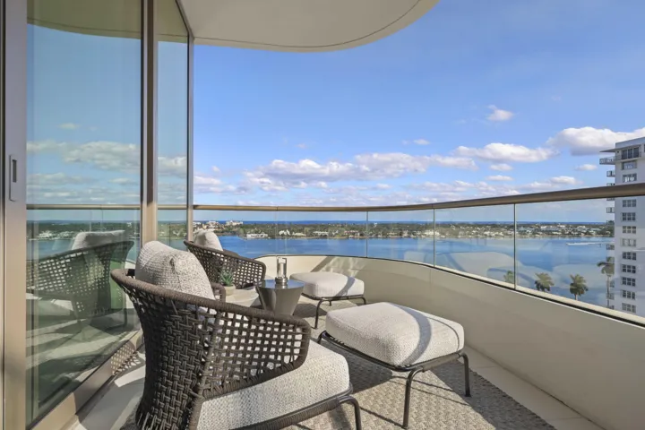 12 - Balcony
