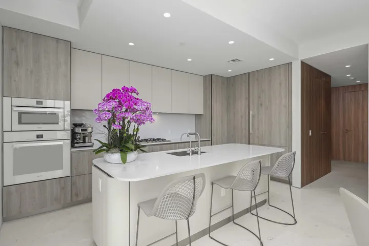7 - Kitchen
