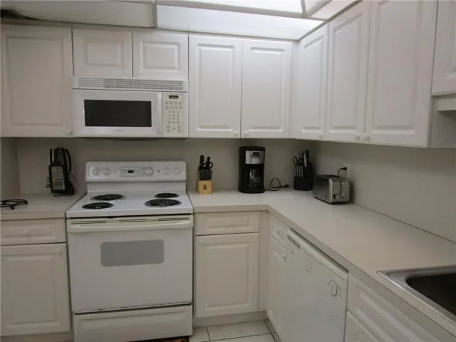 Lots of cabinets