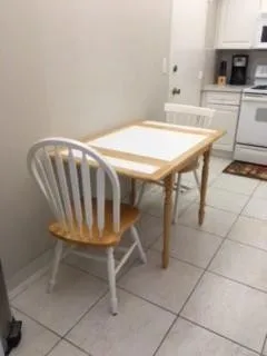 Eat-in kitchen