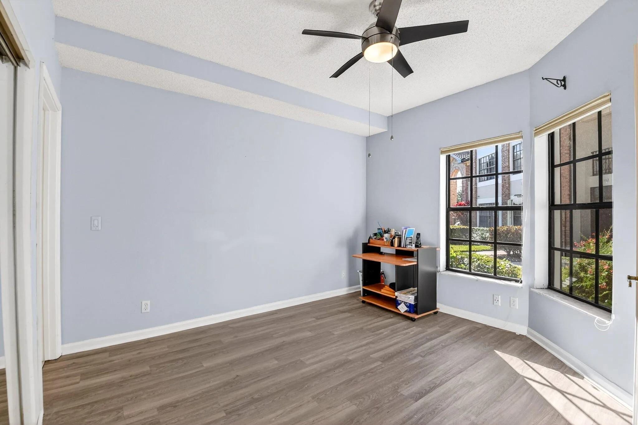 staged-32-web-or-mls-DSC_8031-contempora