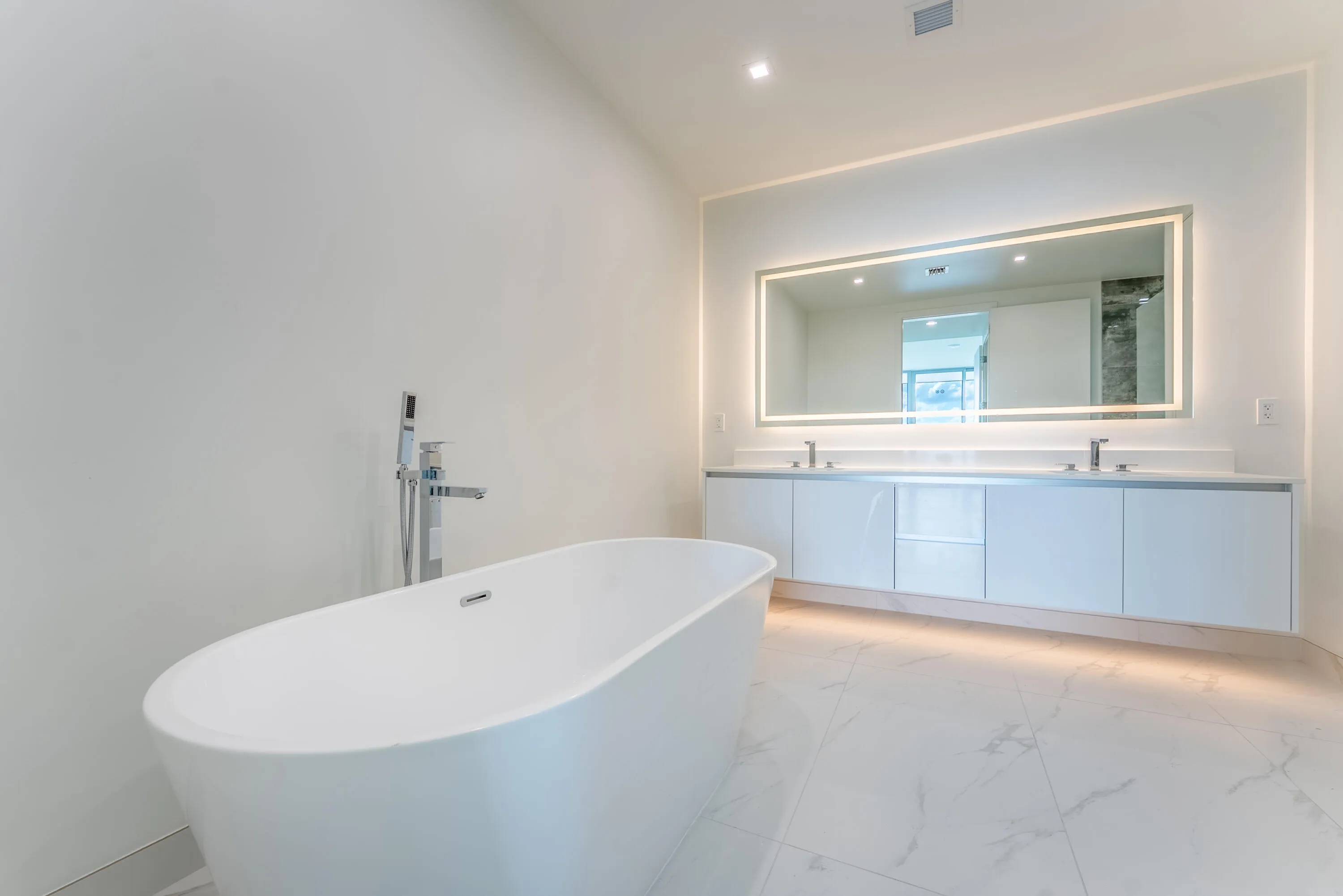 Primary Ensuite Bathroom Soaking Tub