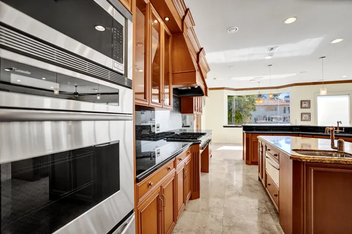 Kitchen Thermador Double Oven and Microwave