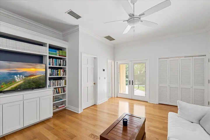 den/guest bedroom