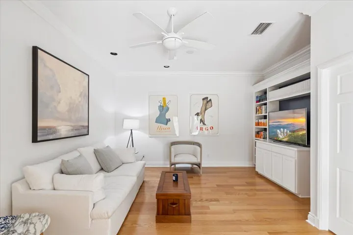den/guest bedroom