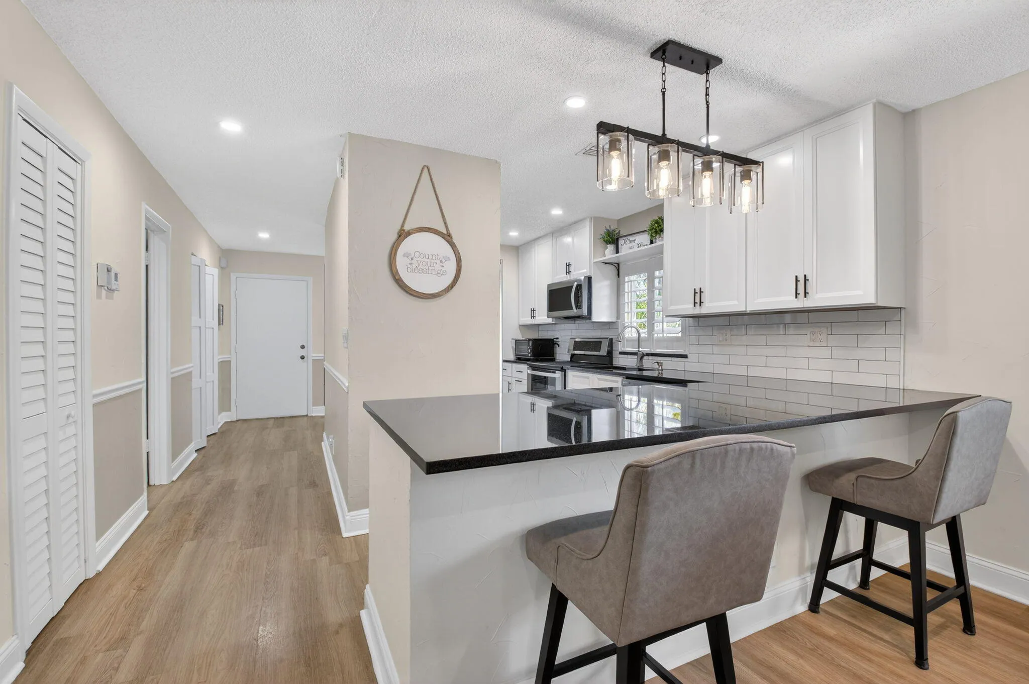 KITCHEN BAR AREA