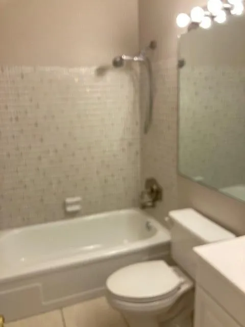 Hall Bath with Tub 3