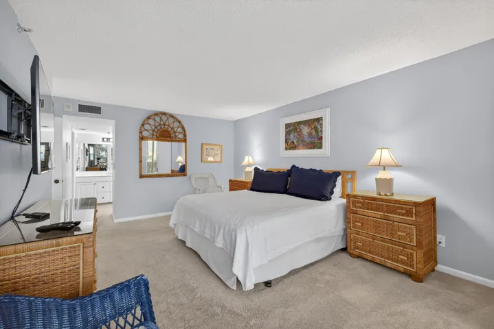 MASTER BEDROOM.................