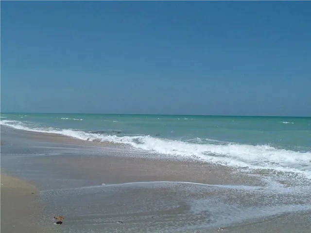 BEAUTIFUL TURQUOISE OCEAN