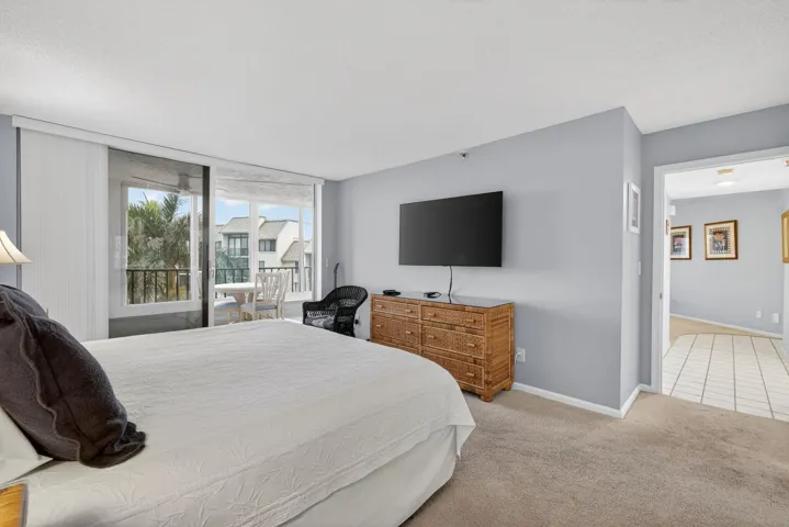 MASTER BEDROOM.............