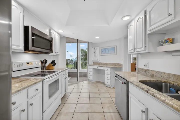 KITCHEN...............​​‌​​​​‌​​‌‌​‌‌​​​‌‌​‌​‌​‌​​​‌​​