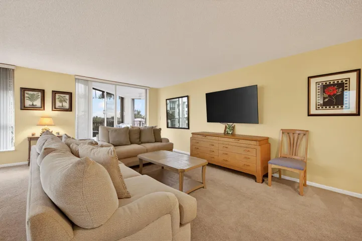 LIVING ROOM...............