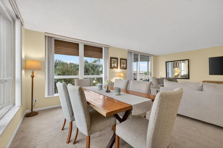 DINING AREA............