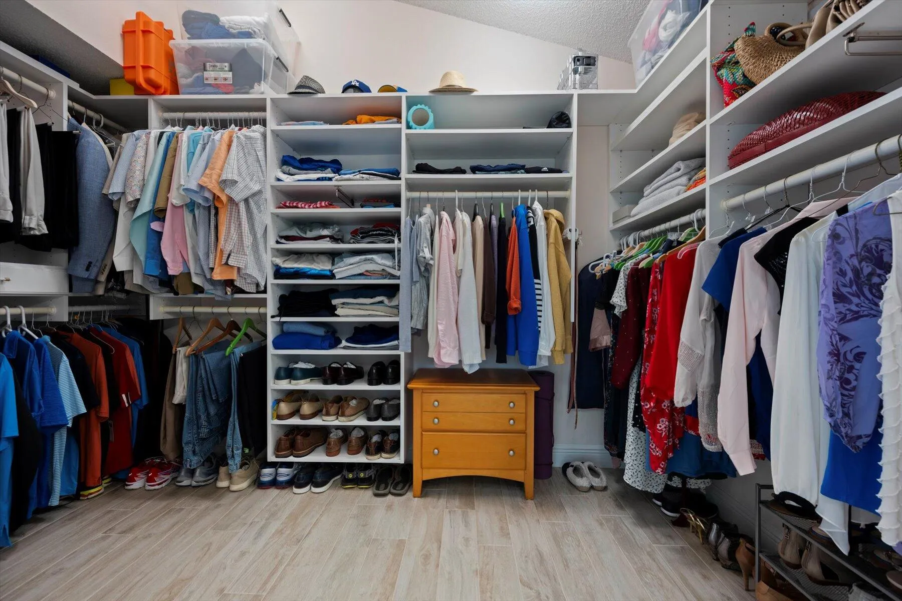 Primary Bedroom lg walk-in closet