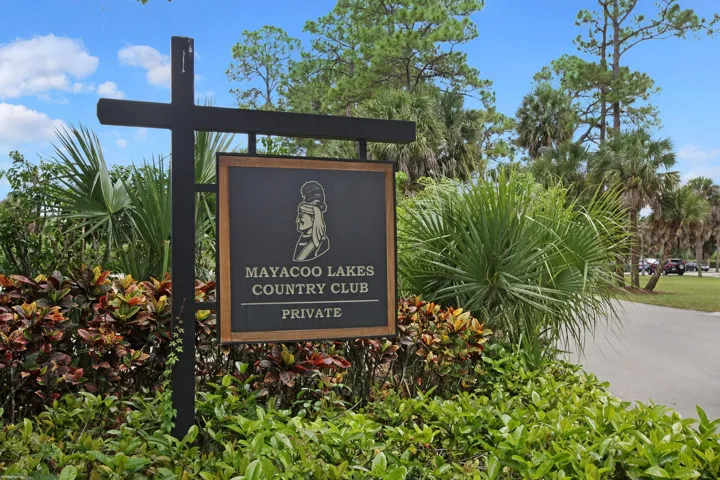 Mayacoo Lakes Clubhouse Sign