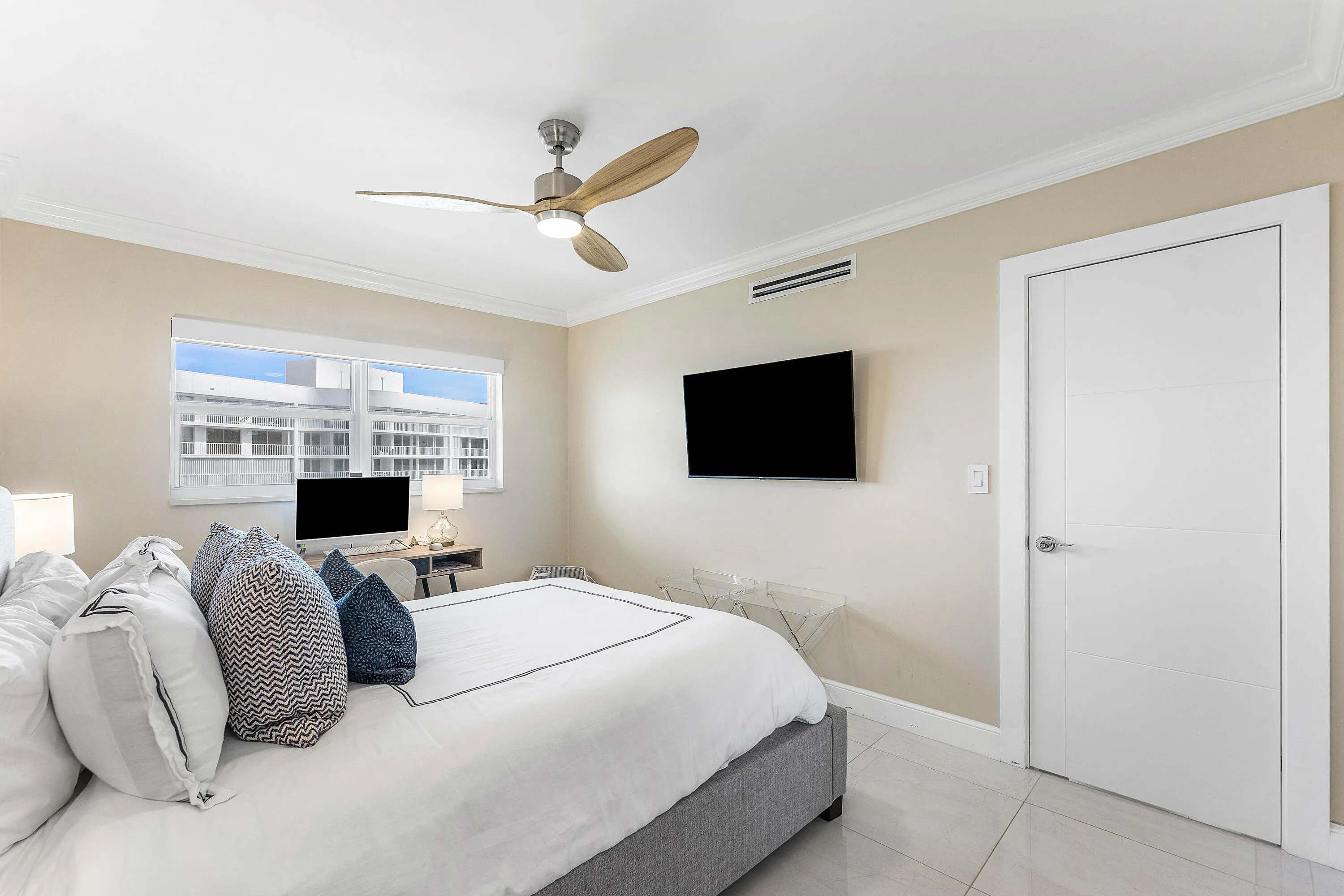 017-3212SouthOceanBoulevard-706A-Highlan