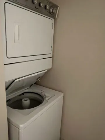 Washer/dryer in unit