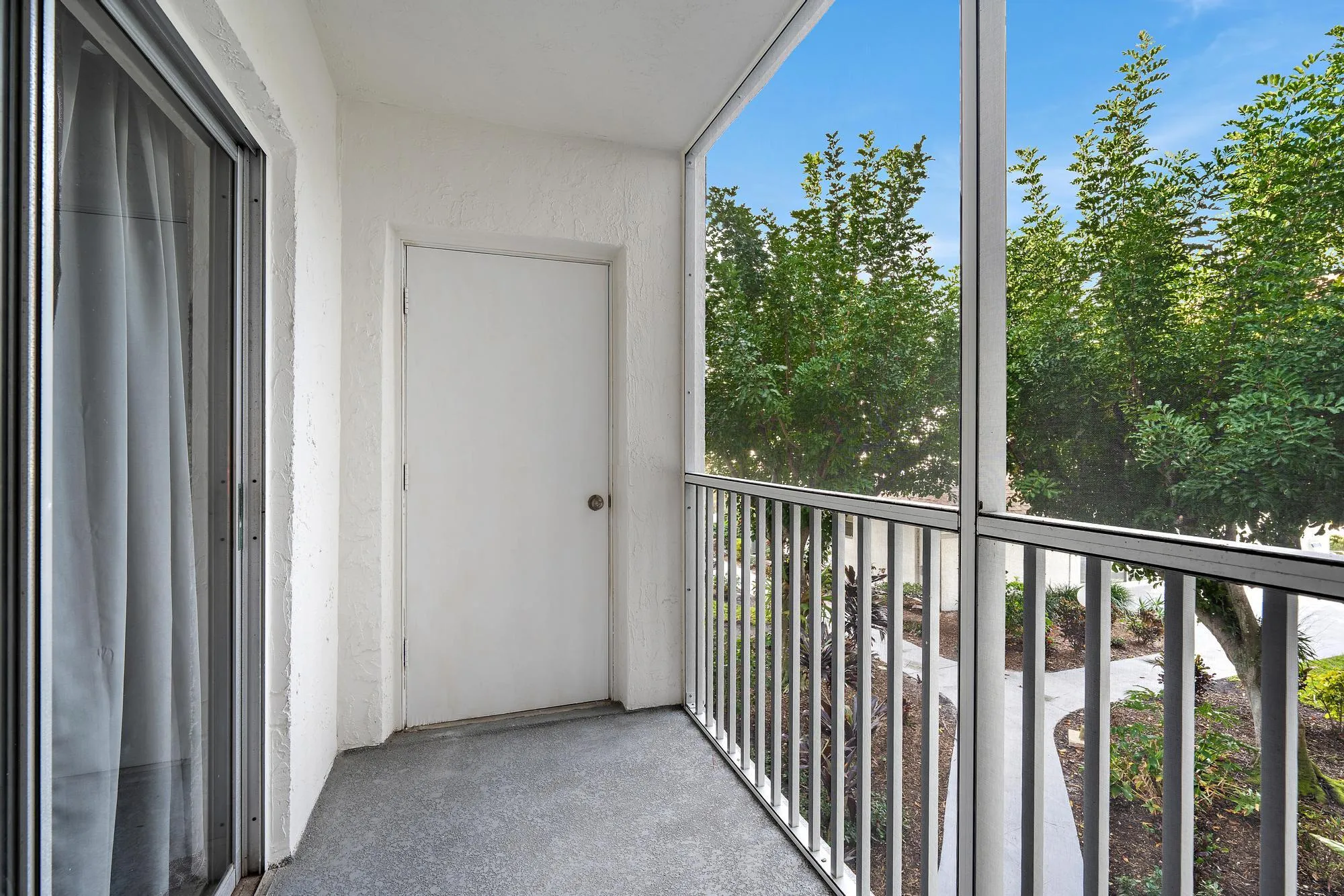 1516 S Lakeside Dr 207-11
