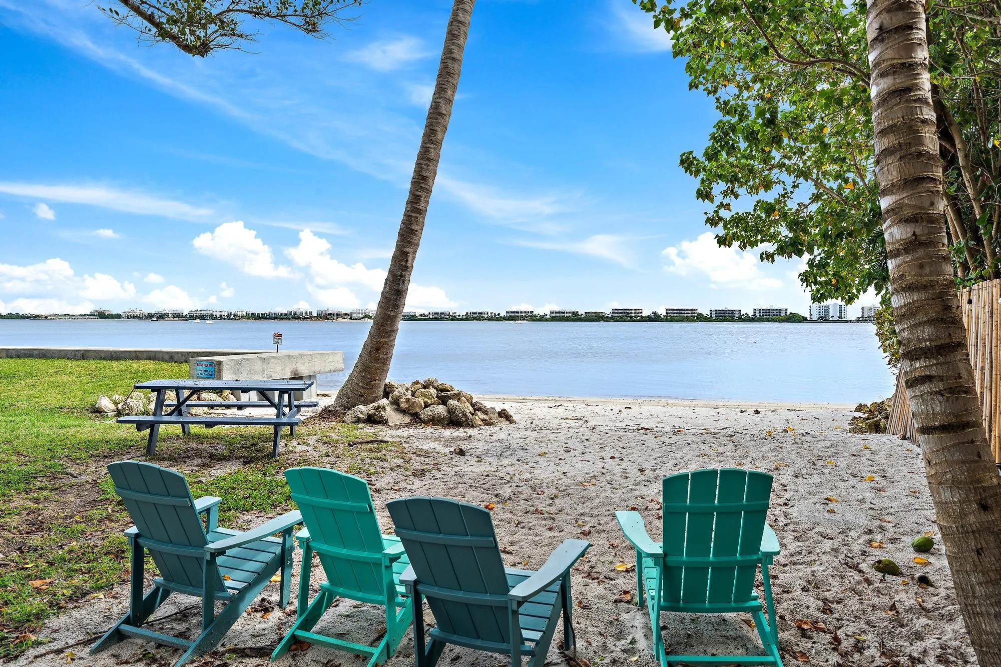 1516 S Lakeside Dr 207-14