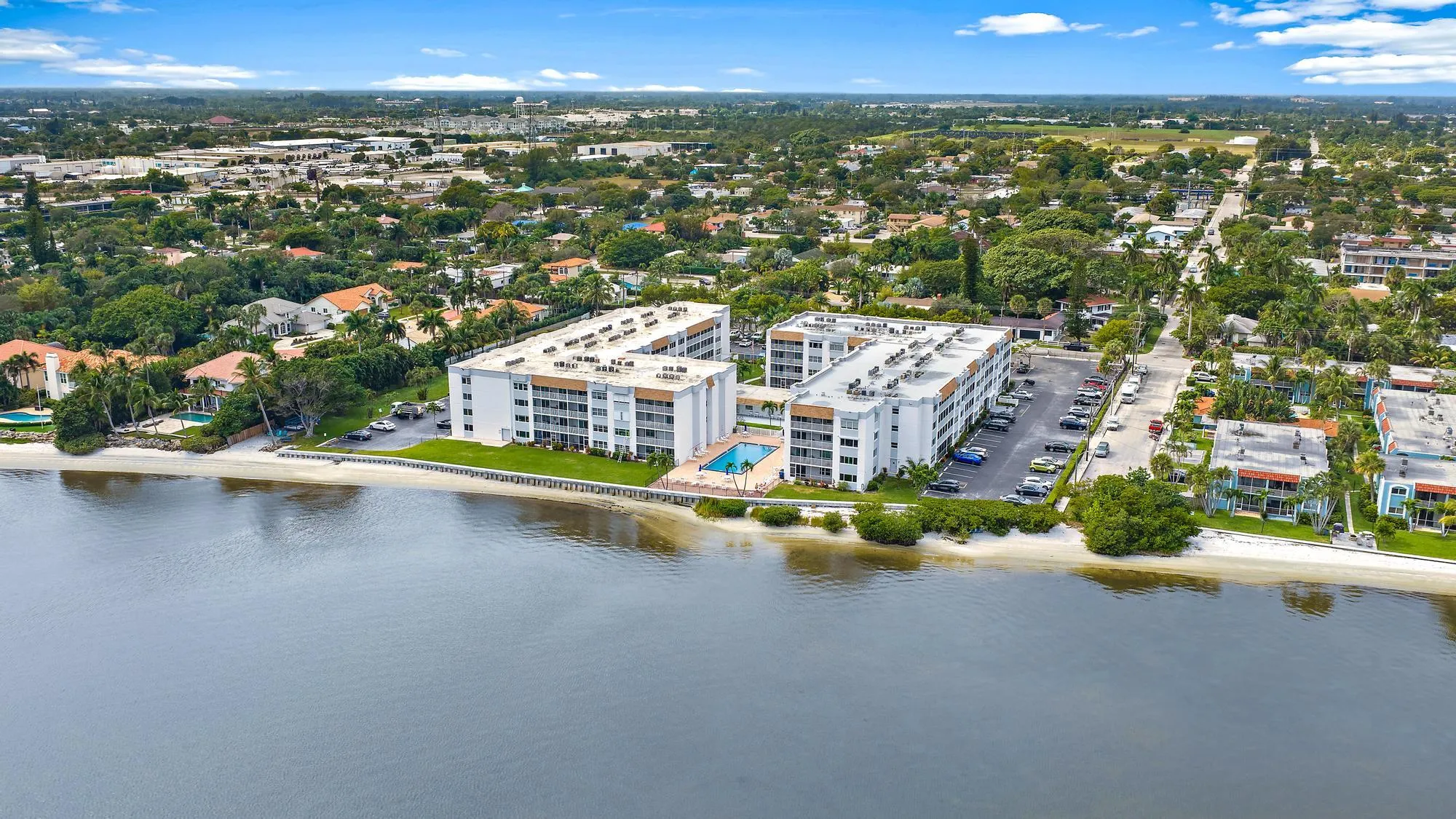 1516 S Lakeside Dr 207-22