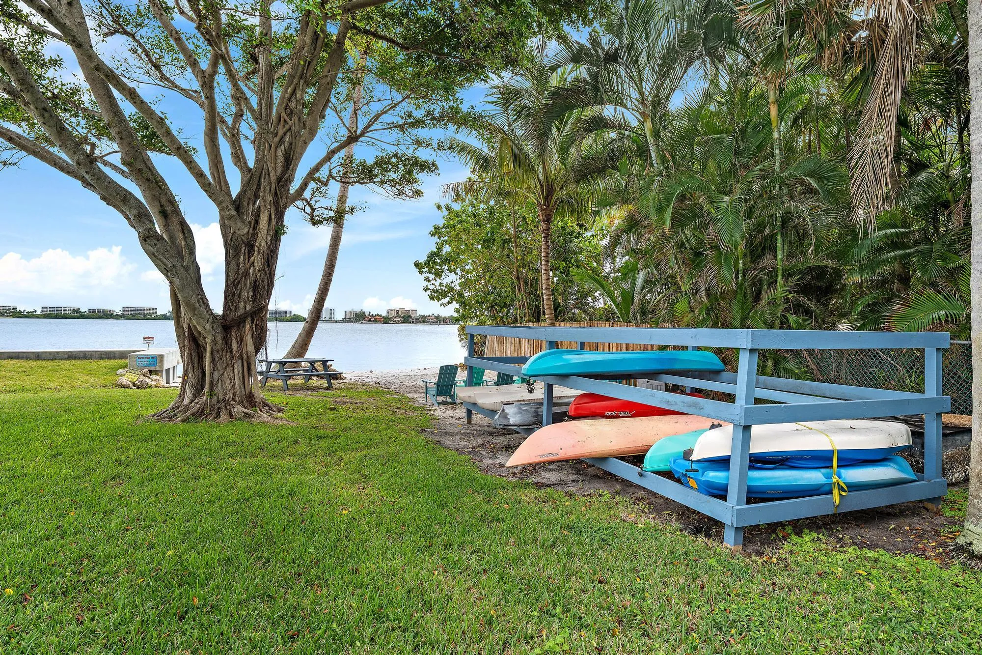 1516 S Lakeside Dr 207-13