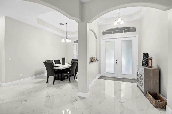 entrance/dining