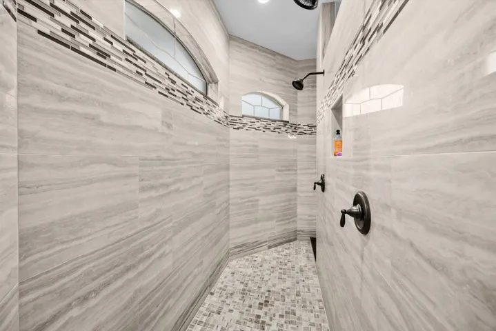 Master bathroom.4