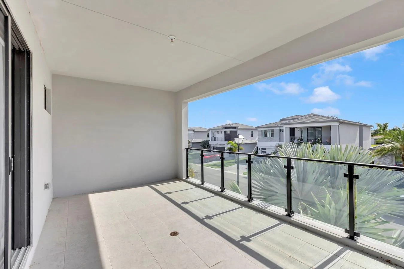 BALCONY SUITE at Front of the House (2nd Suite)