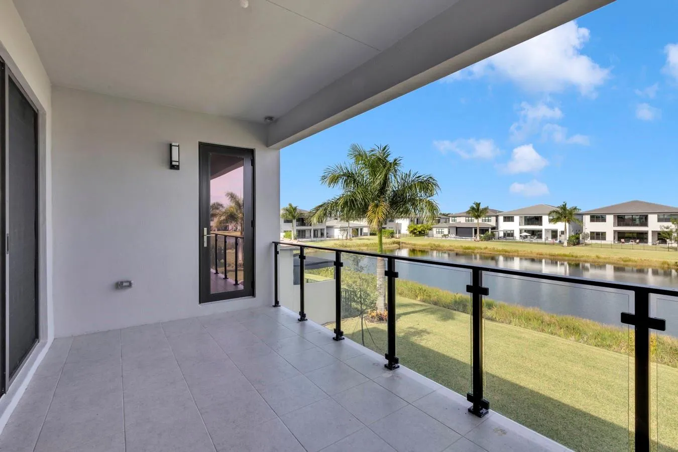 Balcony Master & Loft with Glass Rails LAKE view