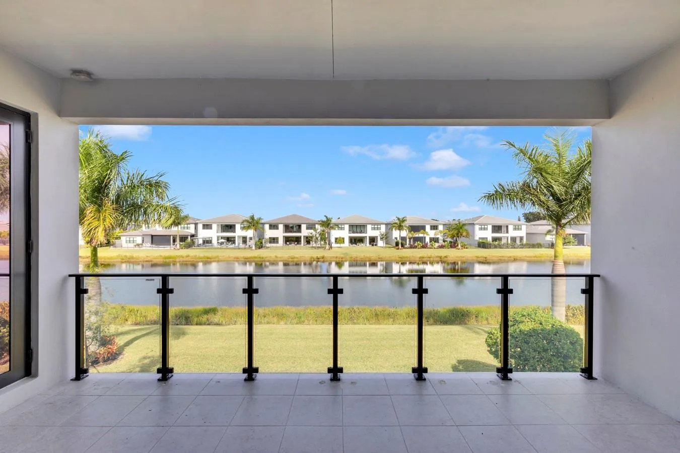 Balcony Master & Loft 02 with Glass RailsLake View
