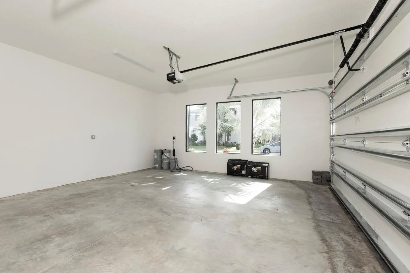 LARGER SIDE GARAGE with CAR Charger outlet