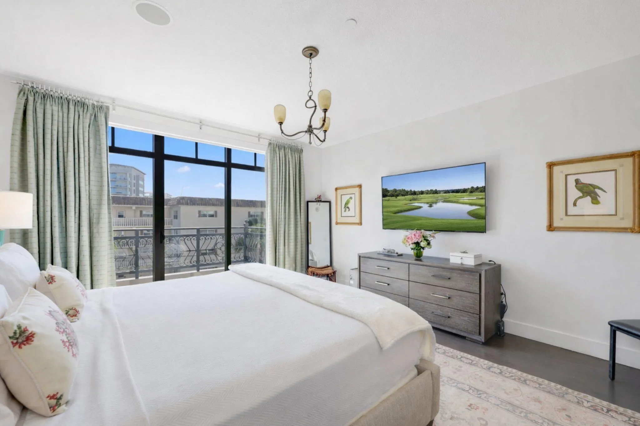 Primary Suite w/ Balcony
