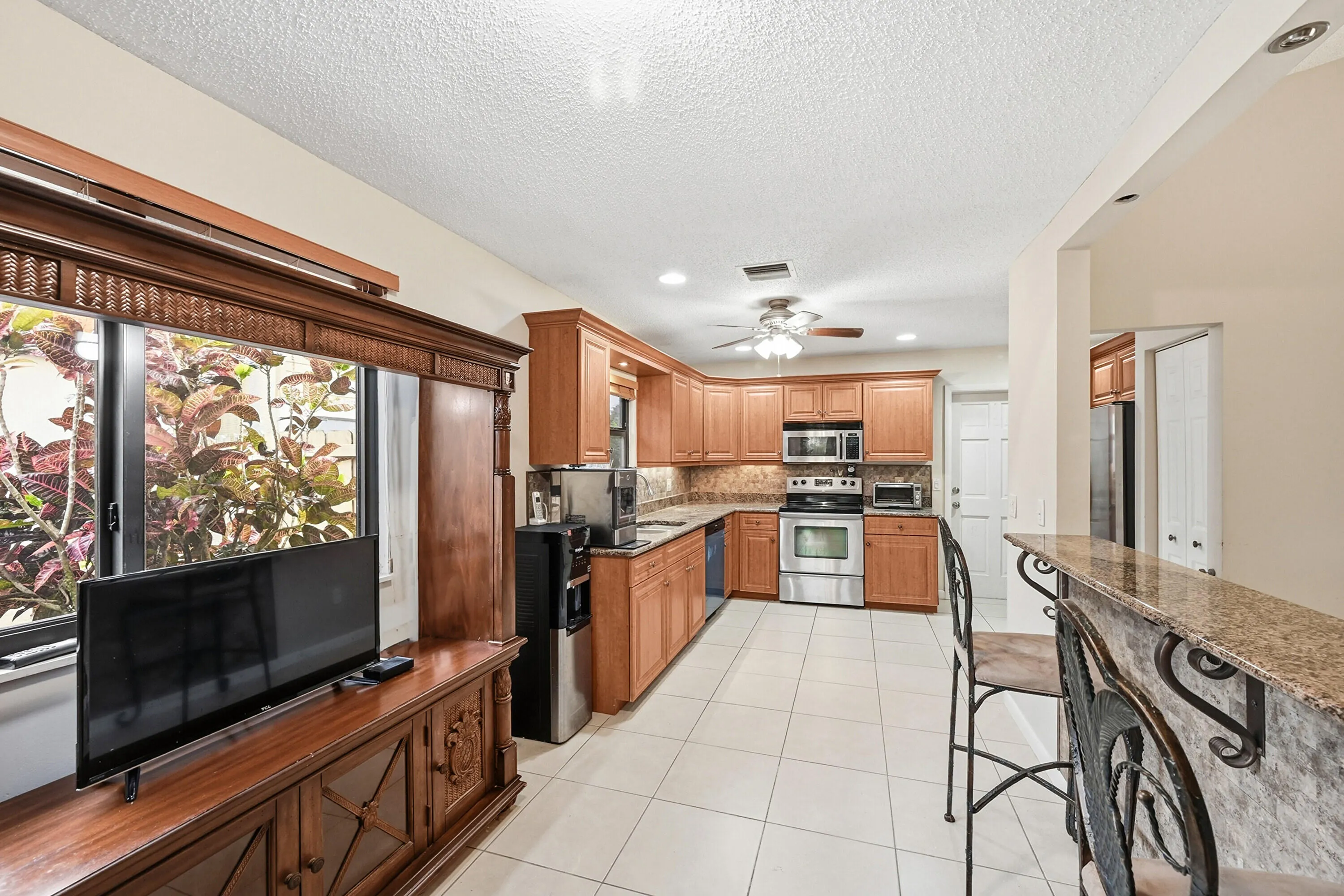Kitchen Dining Area