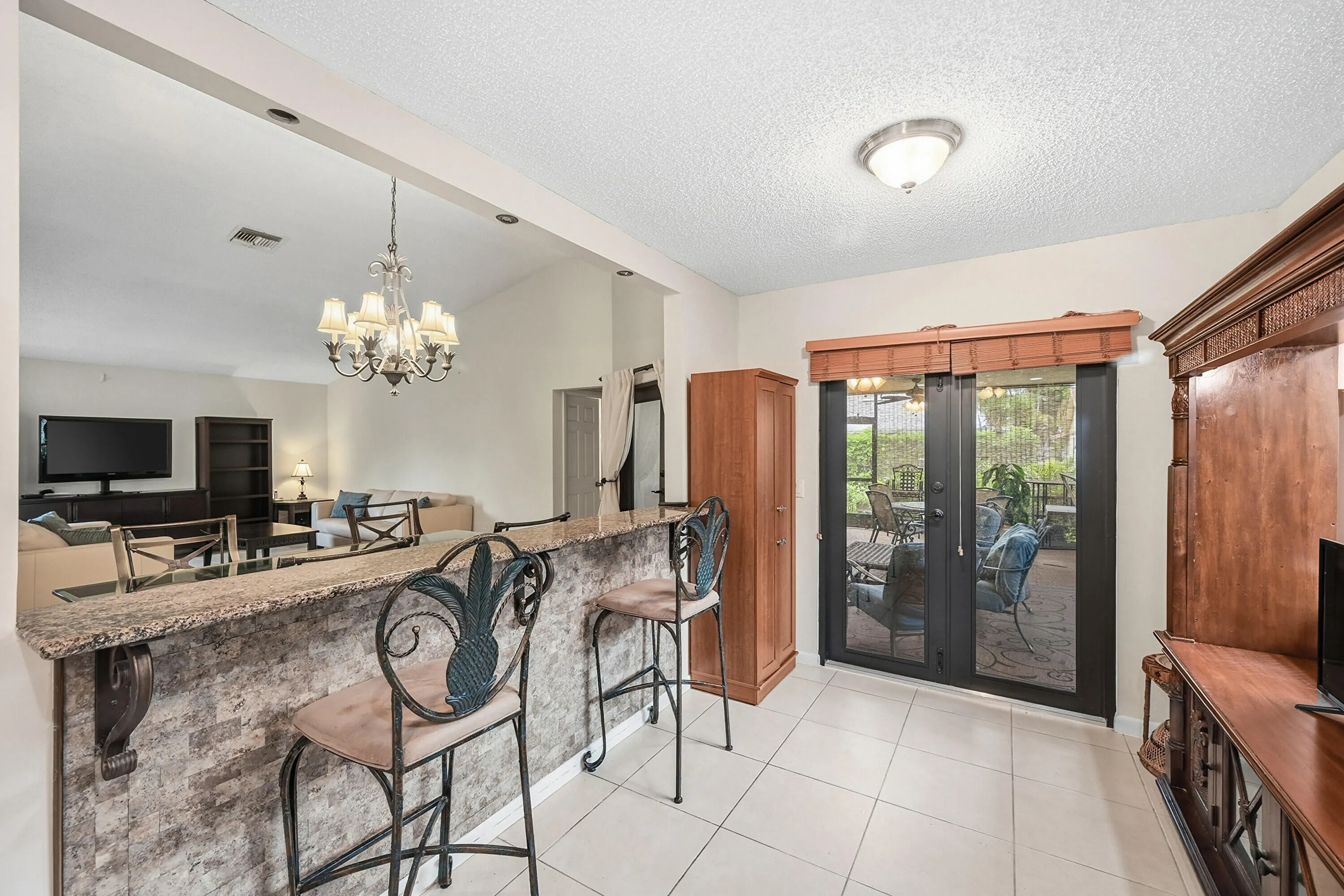 Kitchen Dining Area