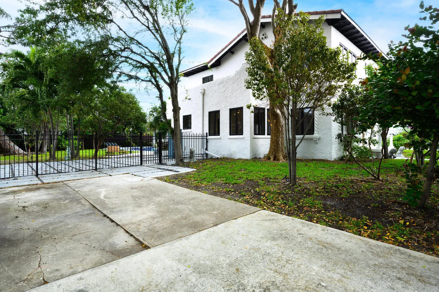1629 S Lakeside Dr Lake Worth-large-002-
