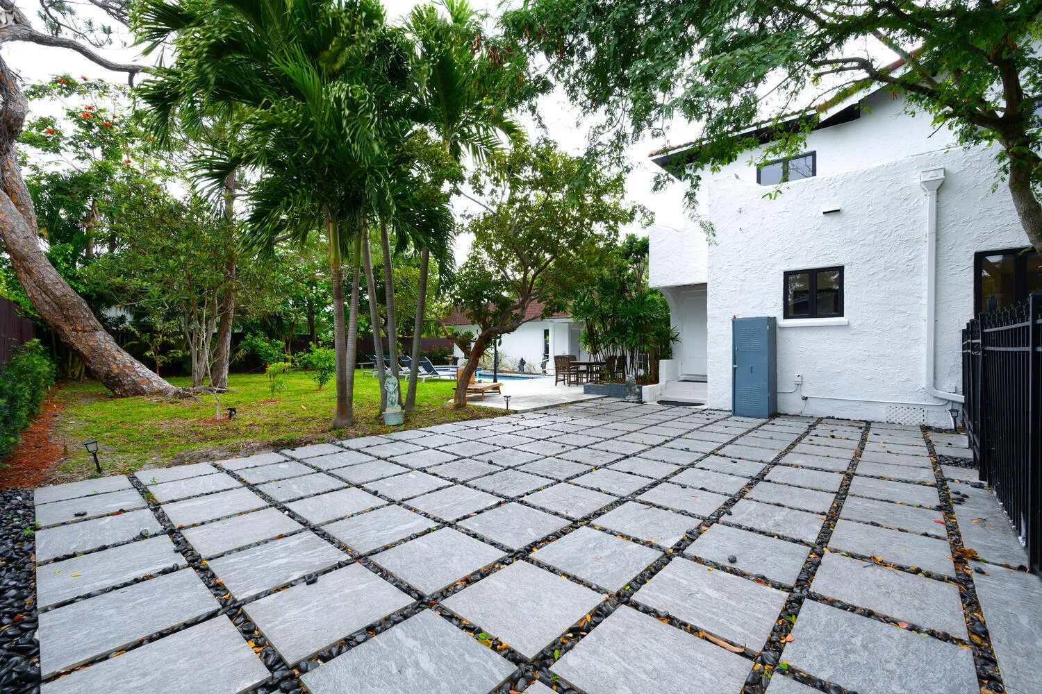 1629 S Lakeside Dr Lake Worth-large-001-