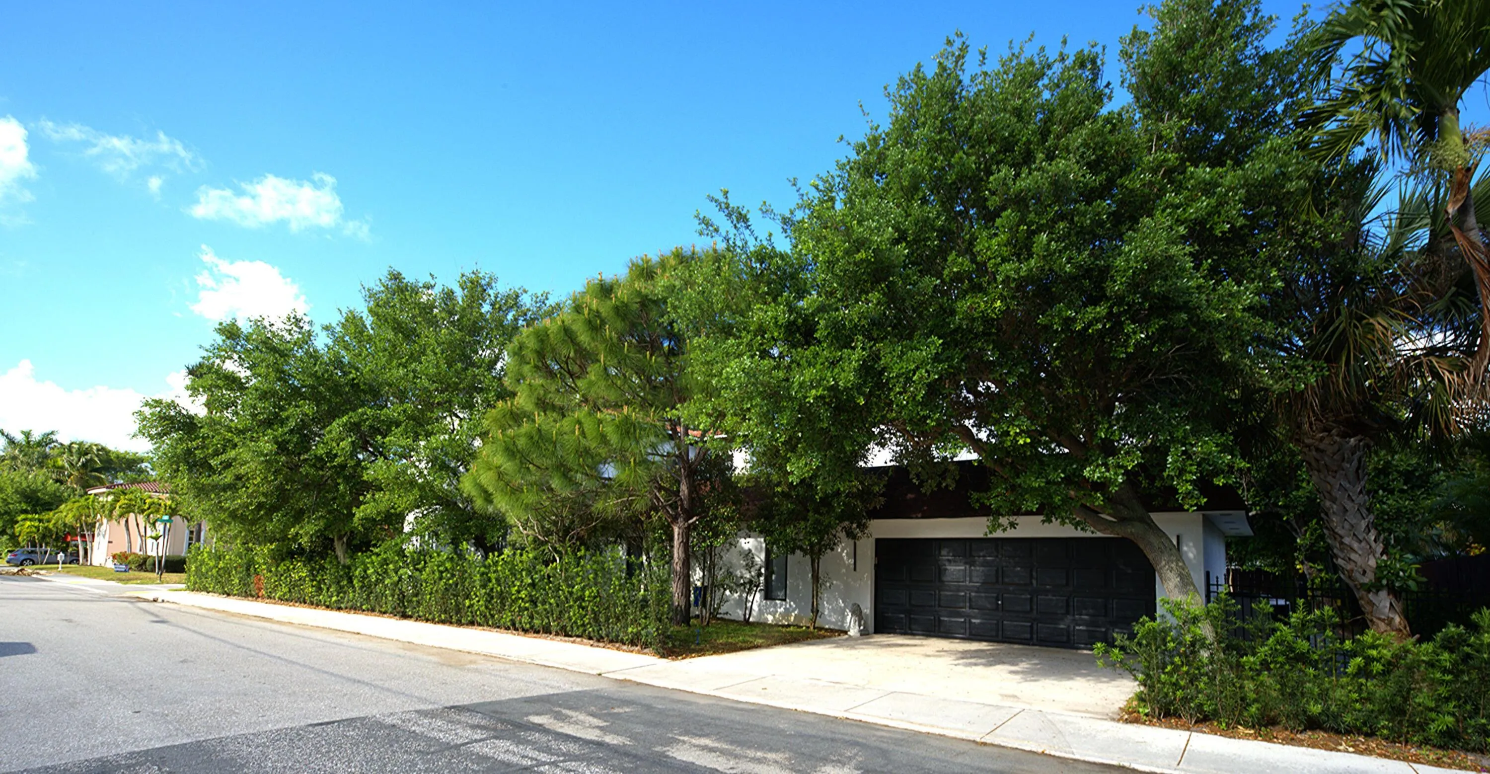 Oversized 2 car garage located on the S Lakeside side of the property.