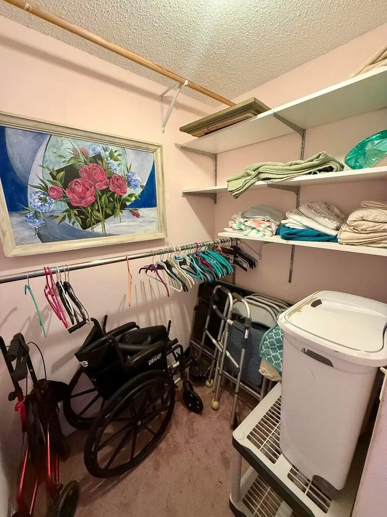HP MASTER CLOSET